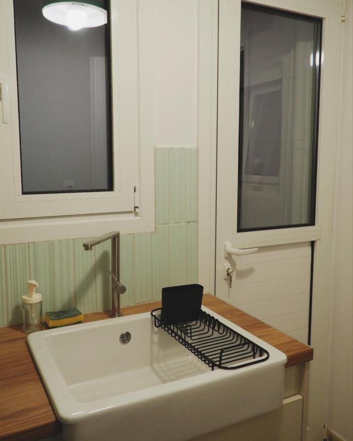 Mimadart Pop-Up Gallery Apartment พีเรียส ภายนอก รูปภาพ